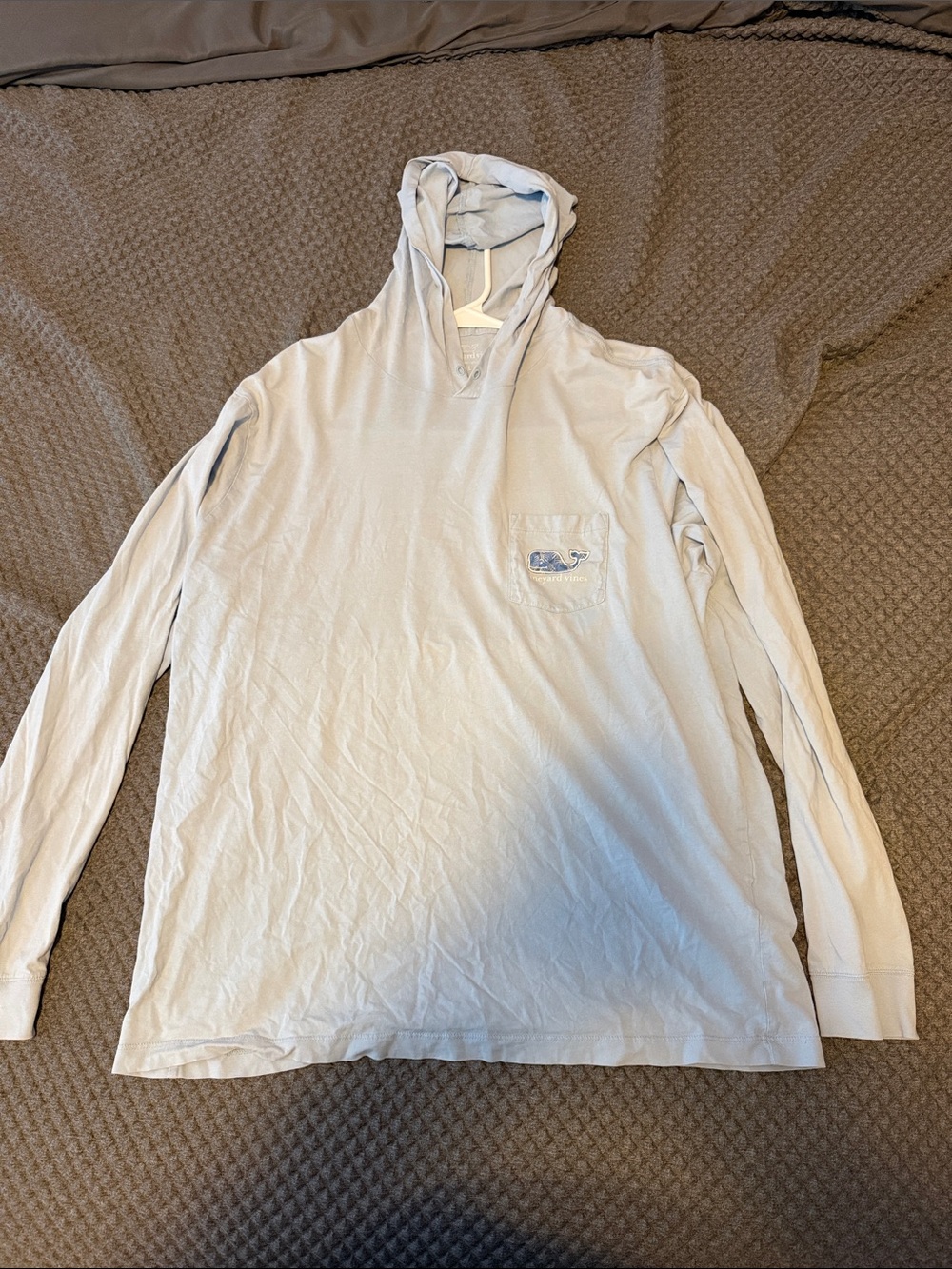 Vineyard Vines Men's Light Blue Hooded Long-Sleeve Pocket Tee with Whale Patch